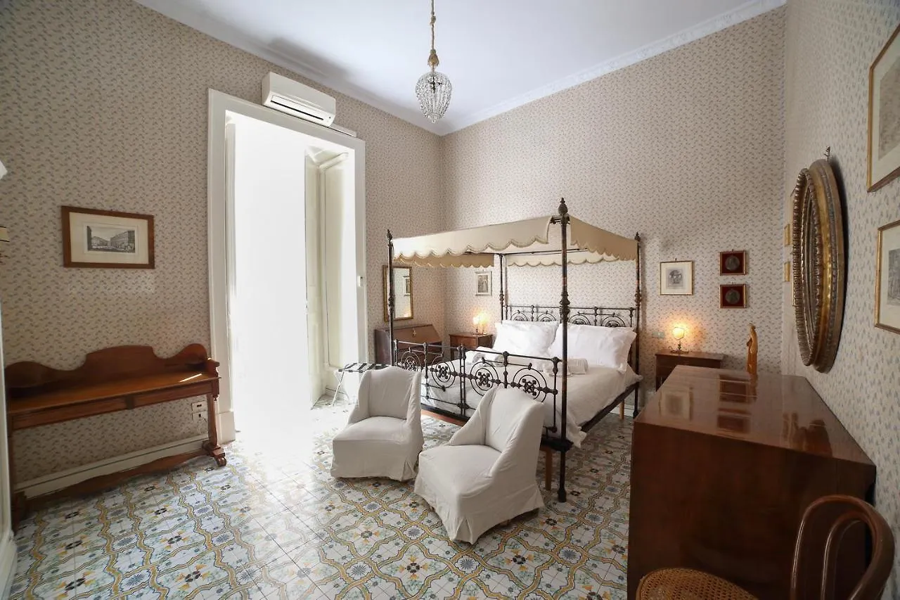 Homestay Conservatorio 16 - Bellini Room Naples Italy