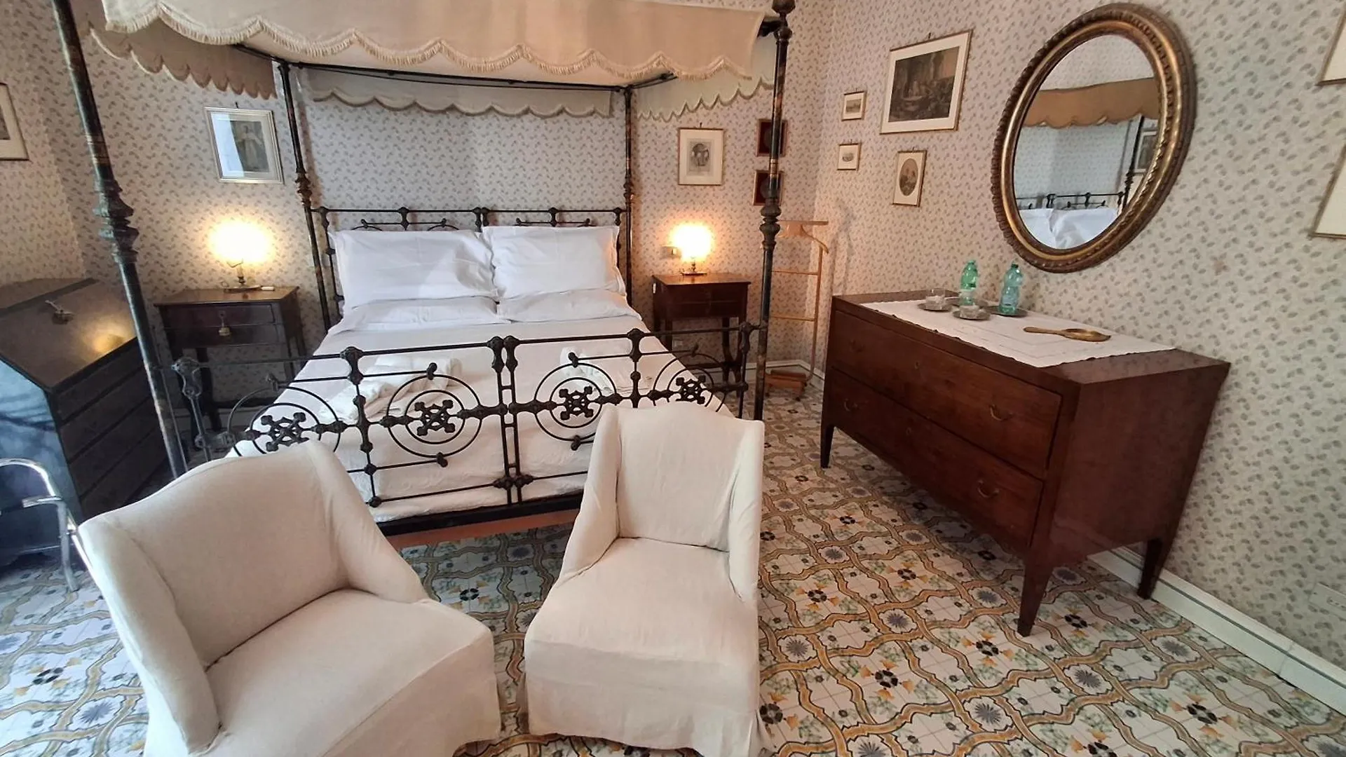 Homestay Conservatorio 16 - Bellini Room Naples Italy
